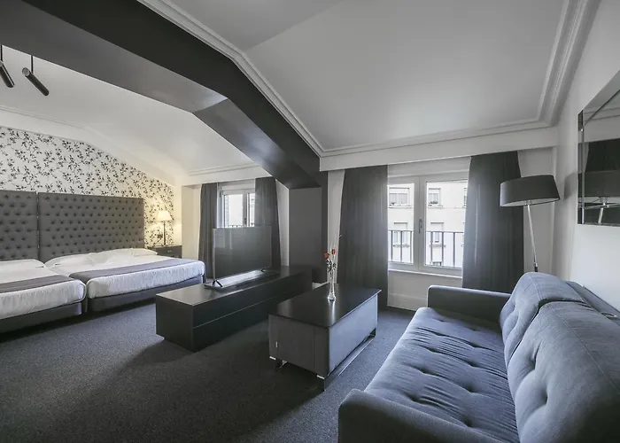 Hotel Lopez De Haro 5*