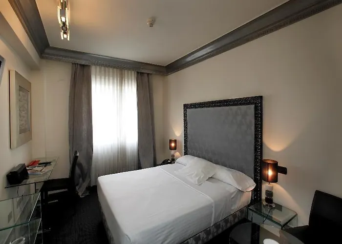 Hotel López De Haro 5*